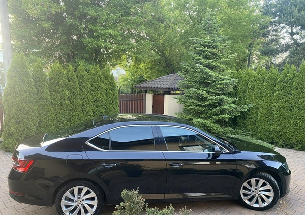 Skoda Superb cena 84800 przebieg: 157000, rok produkcji 2018 z Trzciel małe 781